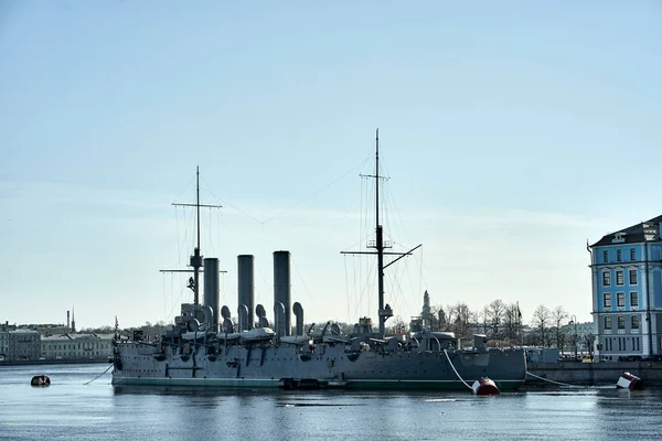 Cruzador Aurora Avrora em São Petersburgo, Rússia. Cruzador russo navio museu em São Petersburgo . — Fotografia de Stock