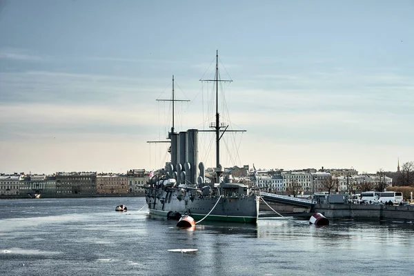 Croiseur Aurora Avrora à Saint-Pétersbourg, Russie. Navire musée croiseur russe à Saint-Pétersbourg . — Photo