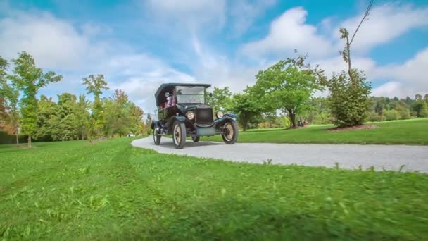 Vader Zijn Zoon Rijden Een Prachtige Omgeving Zijn Een Haast — Stockvideo