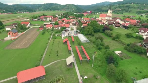 Unikalny Niesamowity Widok Małej Słoweńskiej Wsi Sentrupert Znany Przez Niezwykłe — Wideo stockowe