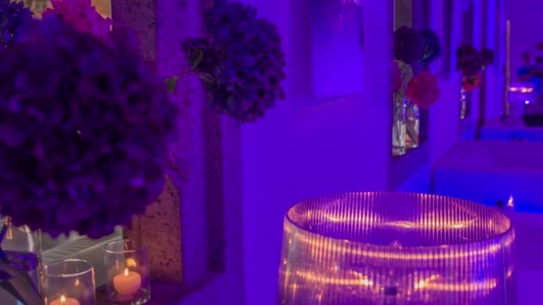 Великолепное Место Превзойденной Цветочной Композиции Букеты Состоят Огромных Розовых Фиолетовых — стоковое видео