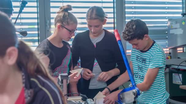 Grize Eslovenia Junio 2017 Imágenes Alumnos Con Clase Tecnología Escuela — Vídeos de Stock