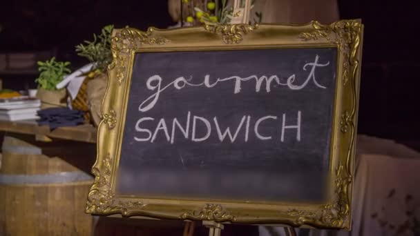 Barock Vergoldeter Rahmen Mit Schön Geschriebener Aufschrift Gourmet Sandwich — Stockvideo