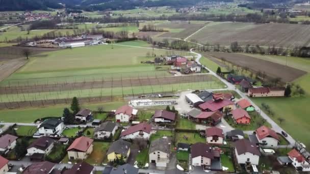 Sono Molti Campi Alla Fine Villaggio Colpo Aereo — Video Stock