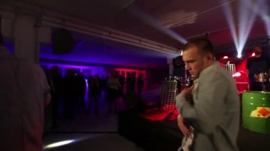 Zalec, Slovenya - 1. Aralık 2017 Etkinlikte altı dansçı seyircilerin karşısına çıkıyor. Bir ışık gösterisi de oluyor..