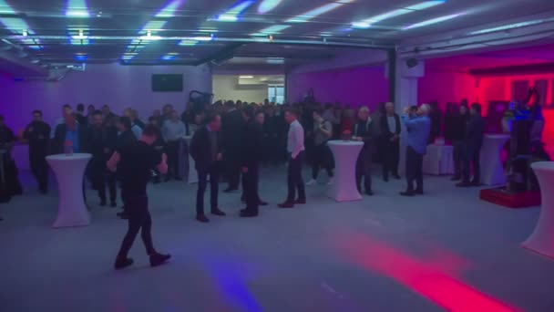 Заліц Словенія Грудень 2017 Гості Приходять Кімнату Відбудеться Вечірній Захід — стокове відео