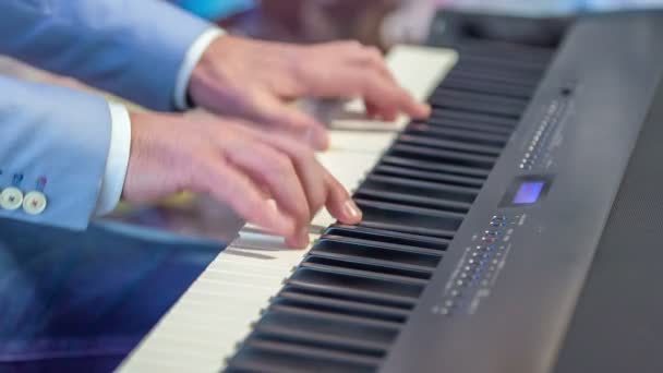 Zalec Slowenien Dezember 2017 Unterhält Ein Pianist Das Publikum Bei — Stockvideo