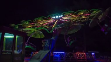 Döner kavşak çok hızlı dönüyor.