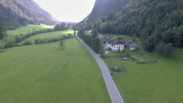 Gibt Einen Großen Bauernhof Inmitten Der Natur Logartal Slowenien Ist — Stockvideo