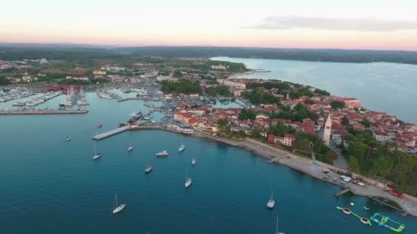 Lindo Resort Beira Mar Costa Croata — Vídeo de Stock