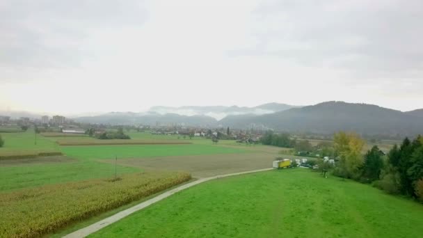 Güzel Yeşil Tarlalar Hava Görüntüsü Doğa Büyüleyici — Stok video
