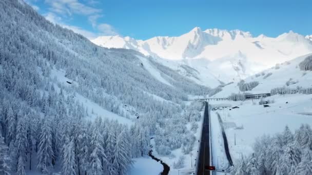 Alpi Svizzere Sono Innevate Inverno Paesaggio Mozzafiato Solo Strada Pulita — Video Stock