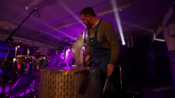 Zalec Slovenia December 2017 Performer Standing Stage Banging Metal Barrel — Stock Video