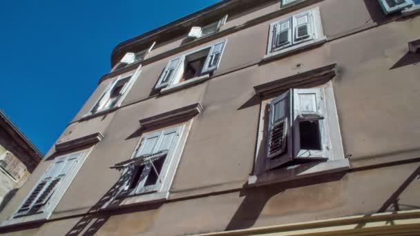 Schöne Alte Fenster Alten Häusern — Stockvideo