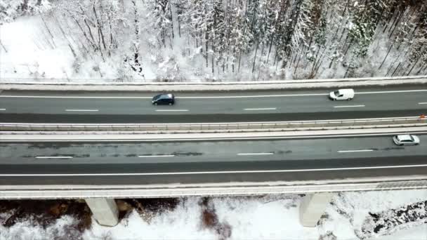 Não Tráfego Pesado Uma Rodovia Neste Dia Inverno Apenas Alguns — Vídeo de Stock