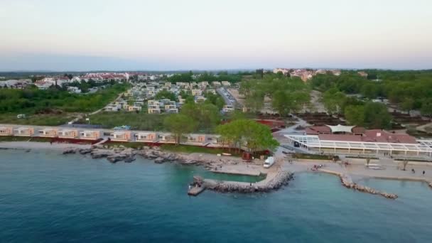 Hermoso Balneario Croacia Disparo Aéreo Verano — Vídeos de Stock