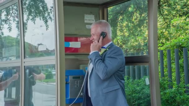 Groom Making Call Telephone Booth — Stock Video