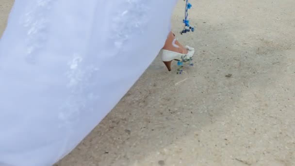 Bride Slowly Walking Her High Heels Pier She Also Holding — Stock Video