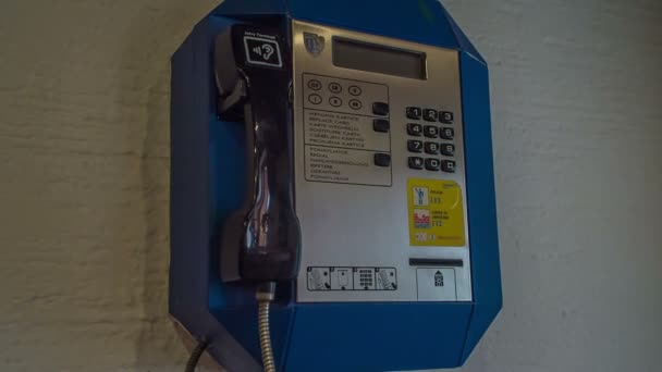 Una Cabina Telefónica Azul Pared — Vídeos de Stock