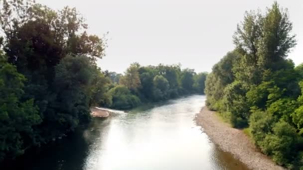 Auf Diesem Teil Des Flusses Können Wir Sehen Dass Sich — Stockvideo