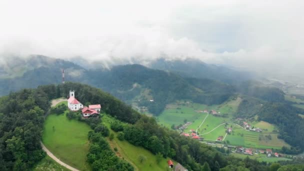 Hom Zalec Eslovenia Avgust 2018 Hay Una Bonita Iglesia Cima — Vídeos de Stock