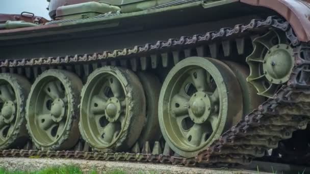 Tanque Militar Está Estacionado Colina — Vídeo de Stock