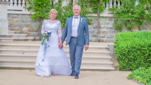 Una Coppia Piu Grande Sposa Ora Fanno Servizio Fotografico — Video Stock