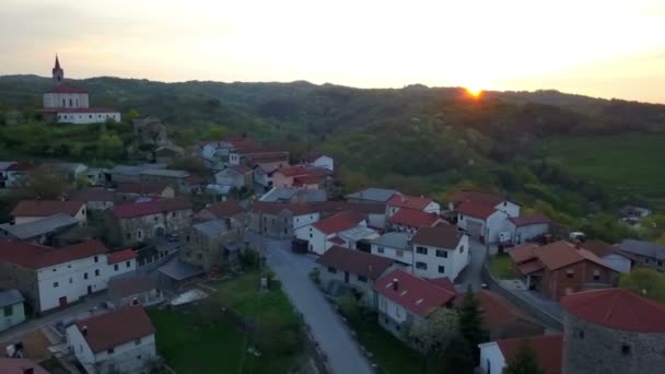 Деревня Медленно Просыпается Солнце Встает — стоковое видео