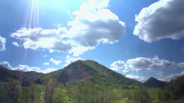 Chmury Latają Niebie Krajobraz Jest Zielony Piękny — Wideo stockowe