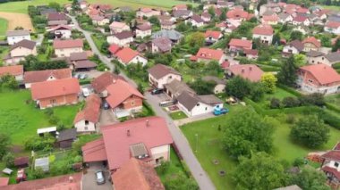 Mahallede güzel ve güneşli bir gün. Hava görüntüsü.