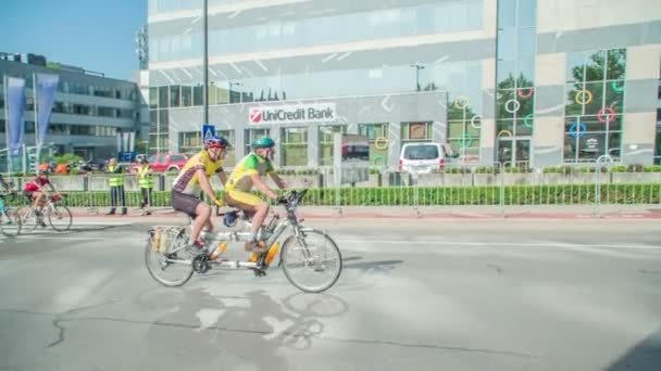 Tandemcykel Står Bakom Alla Andra Cykelturneringen Har Officiellt Börjat — Stockvideo