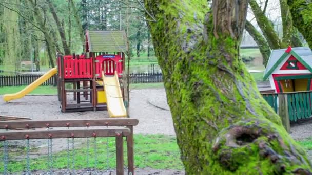 Diferentes Conjuntos Parques Infantis Equipamentos Este Parque Infantil Está Localizado — Vídeo de Stock