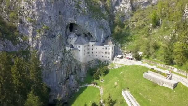Mağara Ağzının Içine Bir Kale Inşa Edilir Ilk Bakışta Hemen — Stok video