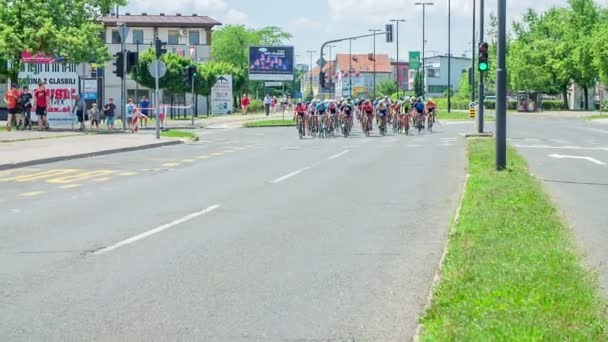 Grupo Ciclistas Muito Rápido Eles Estão Frente Todos Outros Velocidade — Vídeo de Stock