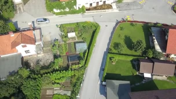 Sono Giardini Verdi Prati Sulla Strada Una Bellissima Giornata Estiva — Video Stock