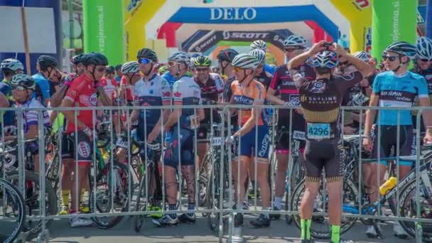 Todos Los Ciclistas Están Esperando Detrás Cerca Torneo Comenzará Pronto — Vídeos de Stock