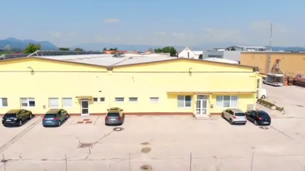 Видим Крышу Фабрики Хорошо Солнечно Воздушный Удар — стоковое видео