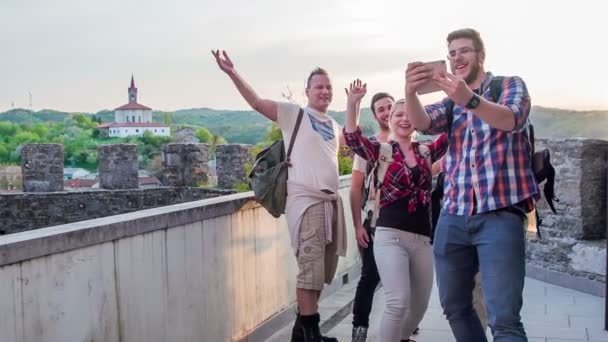 Güzel Bir Karst Bölgesinde Genç Turistler Manzara Muhteşem Manzara Güzel — Stok video