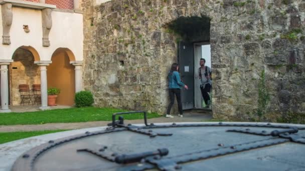 Tourists Enter Courtyard Castle Guide Giving Them Tour — Stock Video