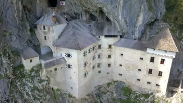 Extraordinario Castillo Llamado Predjama Caste Construido Dentro Una Cueva Centro — Vídeos de Stock