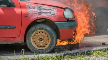 DOMZALE, SLOVENIA - 7. HAZİRAN 2018: İtfaiye ekibinin eğitim görüntüleri