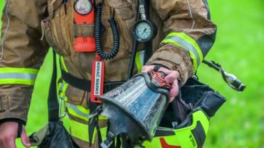 DOMZALE, SLOVENIA - 7. HAZİRAN 2018: İtfaiye ekibinin eğitim görüntüleri