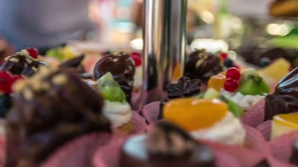 Domzale Σλοβενια Ιουνιοσ 2018 Yummy Cupcakes Εμφανίζονται Πιατέλα — Αρχείο Βίντεο