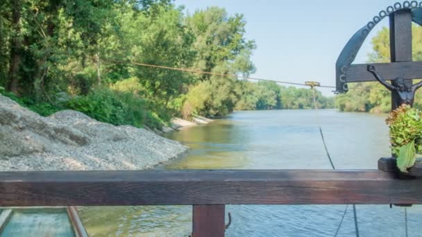 Une Croix Debout Sur Pont Bois Est Une Belle Journée — Video