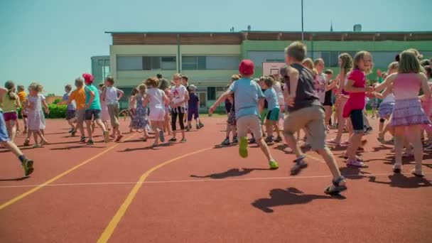 Grize Slovénie Juin 2017 Les Enfants Courent Jouent Attrapez Moi — Video