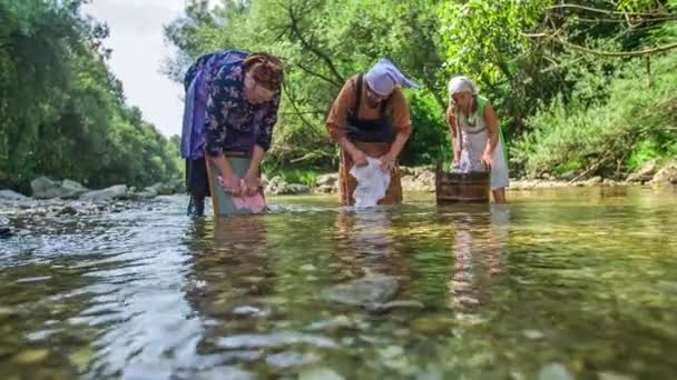 Lavare Bucato Acqua Fredda Era Lavoro Molto Accurato Noioso Tempi — Video Stock