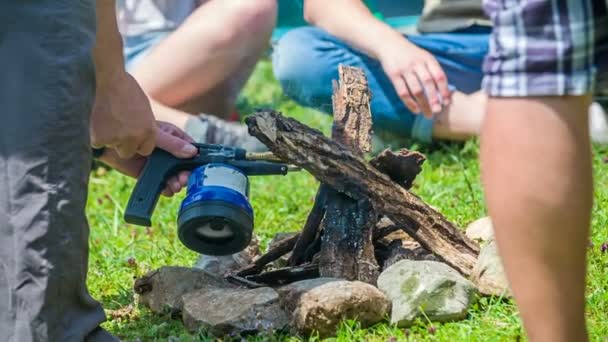 Domzale Slovenia 2018年7月10日 自然の中でキャンプで一緒に時間を過ごすスカウトのグループ — ストック動画