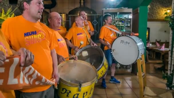 Domzale Eslovenia Julio 2018 Los Seguidores Están Cantando Tocando Instrumentos — Vídeo de stock