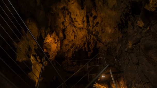 Домзале Словения Юль 2018 Молодые Скауты Посещают Пещеру Наблюдают Альпинистами — стоковое видео