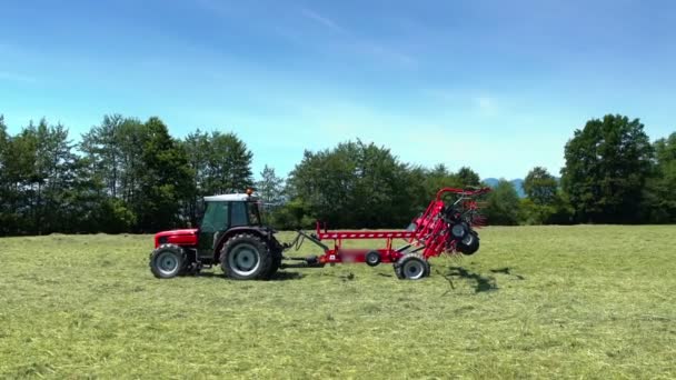 Tracteur Tenait Immobile Milieu Terrain Commence Enfuir Ciel Est Magnifique — Video